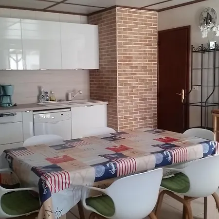 Villa Domaine De A 600m De La Plage, Belle Climatisee 3 Chambres, 5 Couchages Terrasse Wifi, Acces Payant Pour Les Animations Et Piscines Lrpdse3 Portiragnes